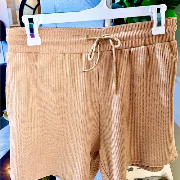 NWT LINGSWALLOW 2 Piece Womens Lounge Short Set Size:Med Color:Tan - Picture 7 of 10